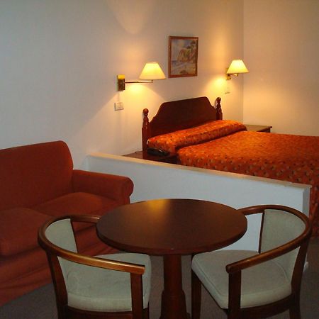 Family Inn Сан Рафаел Екстериор снимка